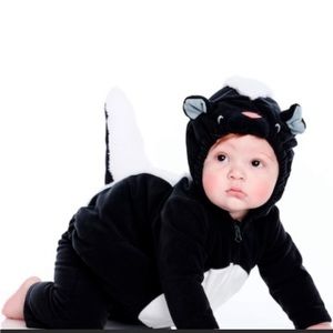 Carters skunk costume. 18 months. Like new.